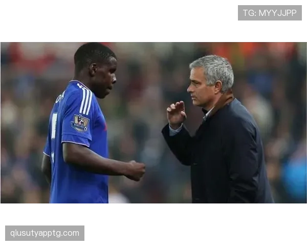 坎通纳回撤接应主导进攻，关键战撕开防线对比昔日孤胆英雄角色