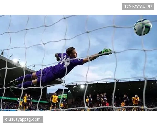 中圈开球规则详解：启动比赛的关键判定与执行标准