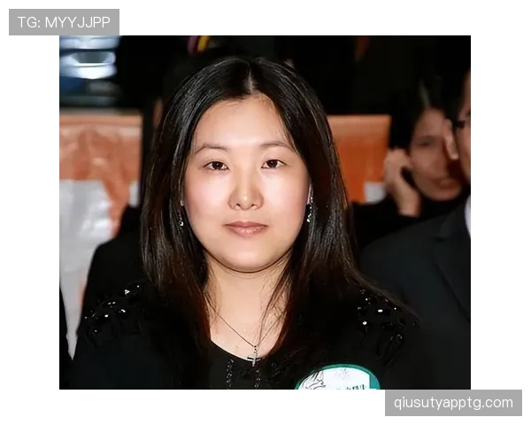 伏明霞跳水拿金牌那会儿，谁想到她后来嫁豪门连生仨娃还素颜买菜？