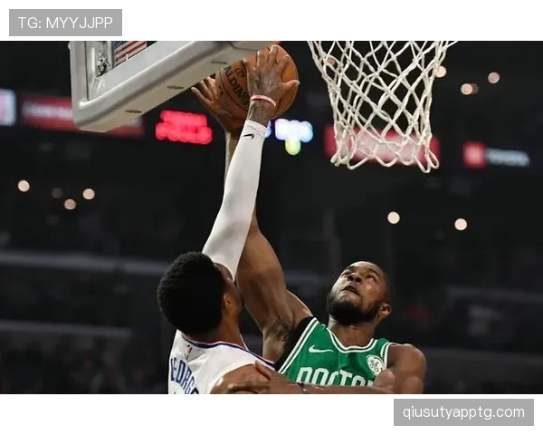 卡马文加与坎特：中场扫荡效率与防守覆盖能力的差异解析