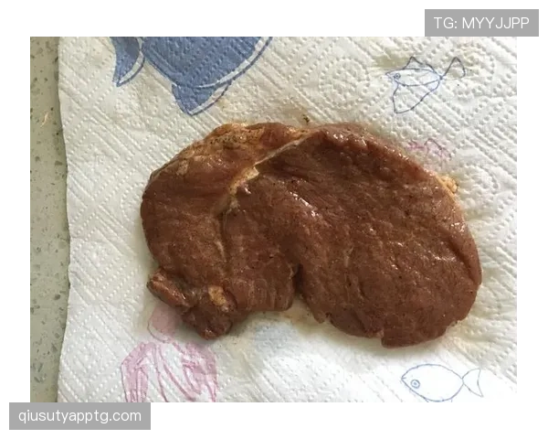 富里睡醒睁眼第一件事是往嘴里塞三块牛排？