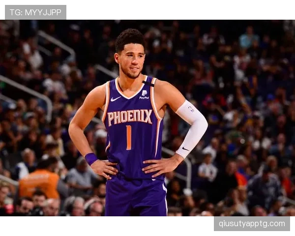 德文·布克赛后那双靴子，价格估计能顶我好几个月房贷